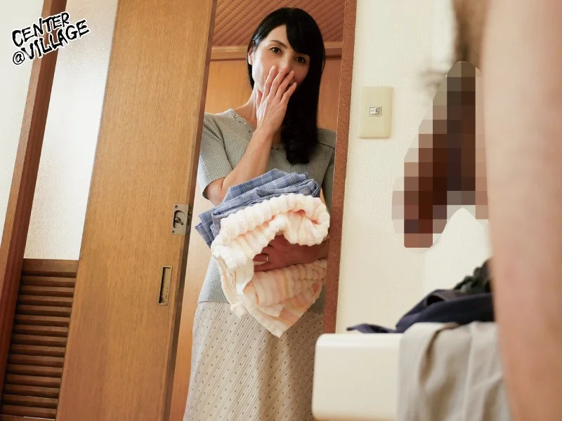 絶対にしてはいけない筆下ろし性交 孫に欲情した五十路祖母 鶴川牧子の画像1