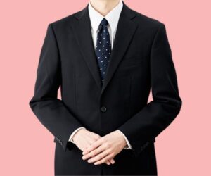 客を案内するピンサロスタッフ